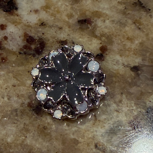 Set of 4 silvertone sparkly snaps for snap-in pendants, bracelets, rings - EUC - Picture 6 of 7